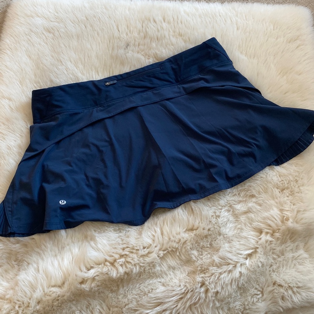 playoff pleats skirt size12 navy lululemon